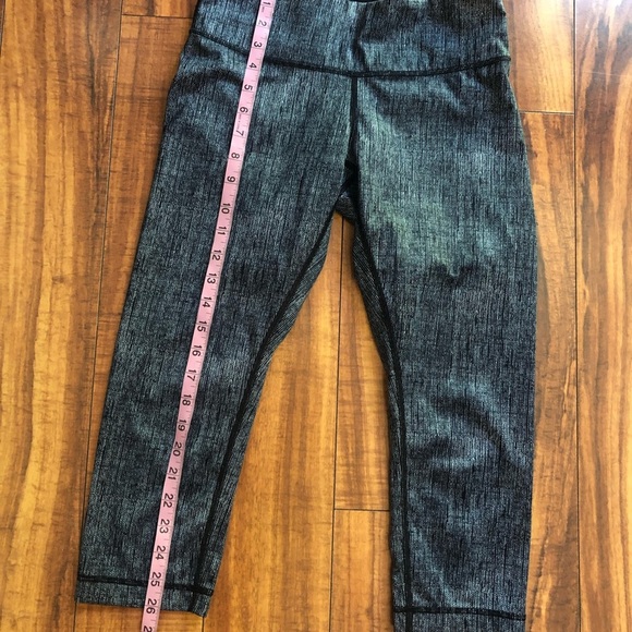 Lululemon Crop Leggings - Picture 7 of 9